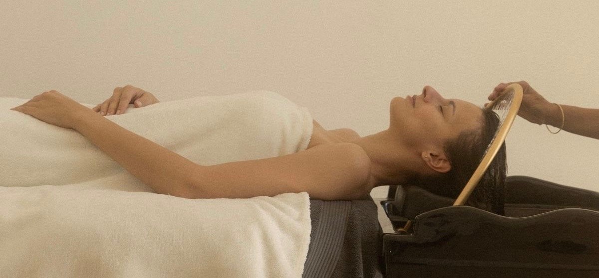 Routine beauté complète : combiner Head Spa et shampooing en pastille