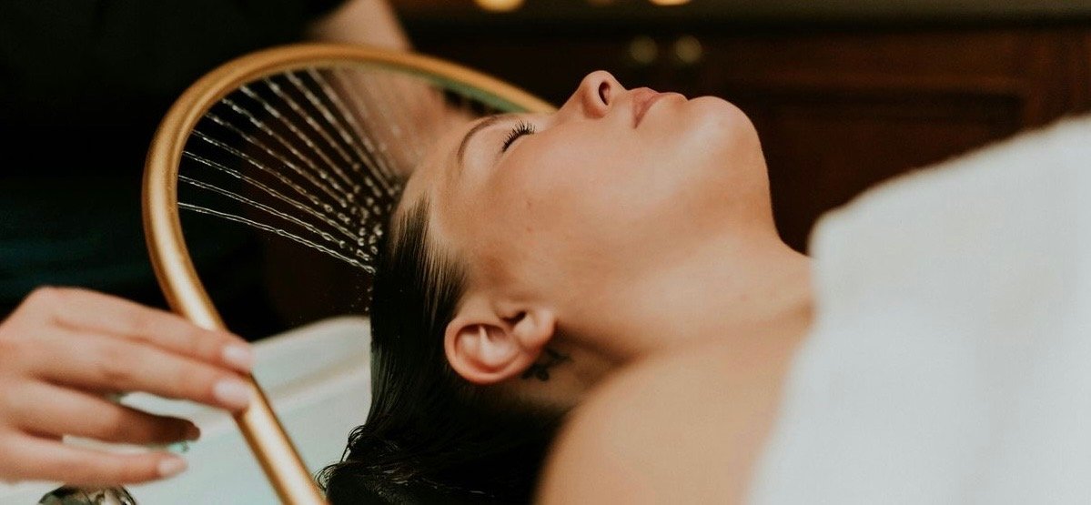 5 raisons d’adopter le Head Spa pour vos cheveux et votre bien-être